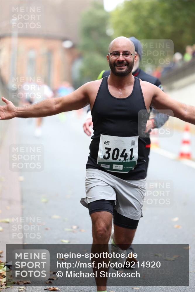 05.10.2025 - 20. swb-Marathon Bremen Michael Strokosch http://msf.ph/oto/9214920 05.10.2025 12:40:23 Laufen 3041, 04125 meine-sportfotos.de