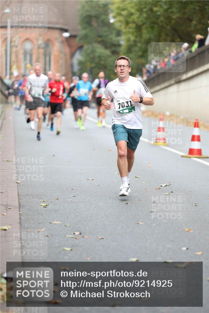 05.10.2025 - 20. swb-Marathon Bremen Michael Strokosch http://msf.ph/oto/9214925 05.10.2025 12:40:27 Laufen 7031 meine-sportfotos.de