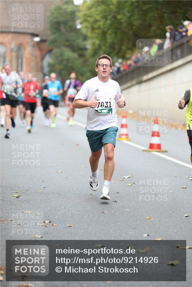 05.10.2025 - 20. swb-Marathon Bremen Michael Strokosch http://msf.ph/oto/9214926 05.10.2025 12:40:28 Laufen 7031 meine-sportfotos.de