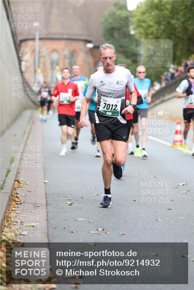 05.10.2025 - 20. swb-Marathon Bremen Michael Strokosch http://msf.ph/oto/9214932 05.10.2025 12:40:32 Laufen 7012 meine-sportfotos.de