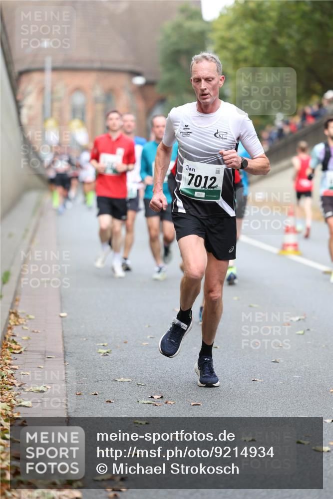 05.10.2025 - 20. swb-Marathon Bremen Michael Strokosch http://msf.ph/oto/9214934 05.10.2025 12:40:32 Laufen 7012 meine-sportfotos.de