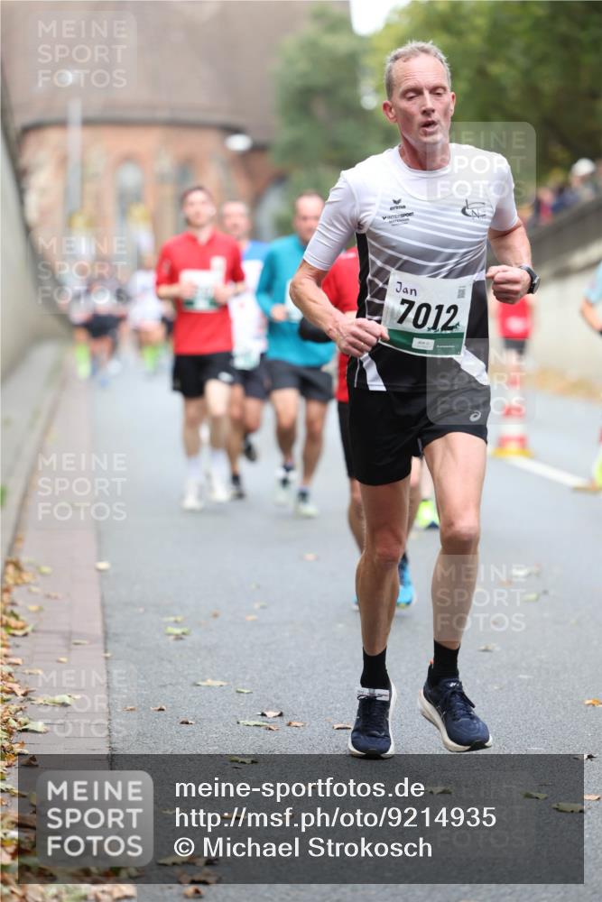 05.10.2025 - 20. swb-Marathon Bremen Michael Strokosch http://msf.ph/oto/9214935 05.10.2025 12:40:32 Laufen 7012 meine-sportfotos.de