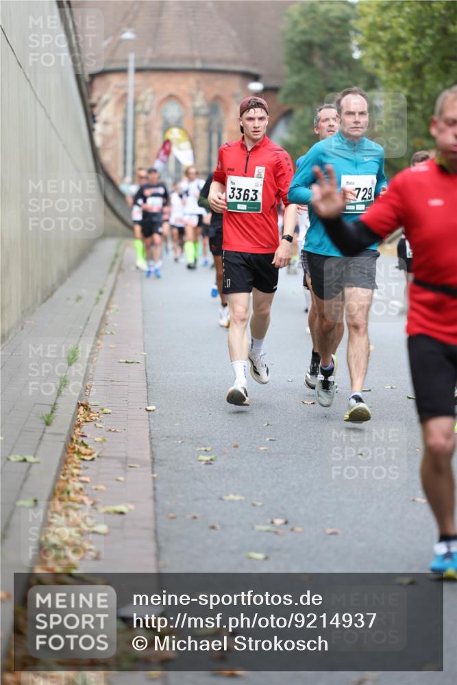 05.10.2025 - 20. swb-Marathon Bremen Michael Strokosch http://msf.ph/oto/9214937 05.10.2025 12:40:34 Laufen 3363, 729, 17 meine-sportfotos.de