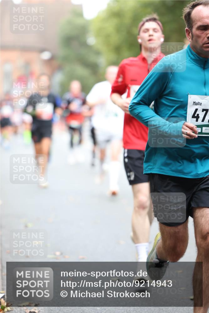05.10.2025 - 20. swb-Marathon Bremen Michael Strokosch http://msf.ph/oto/9214943 05.10.2025 12:40:36 Laufen 47 meine-sportfotos.de