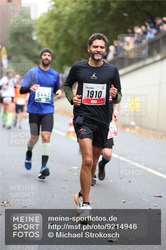 05.10.2025 - 20. swb-Marathon Bremen Michael Strokosch http://msf.ph/oto/9214946 05.10.2025 12:40:39 Laufen 5447, 01171, 1910, 73 meine-sportfotos.de