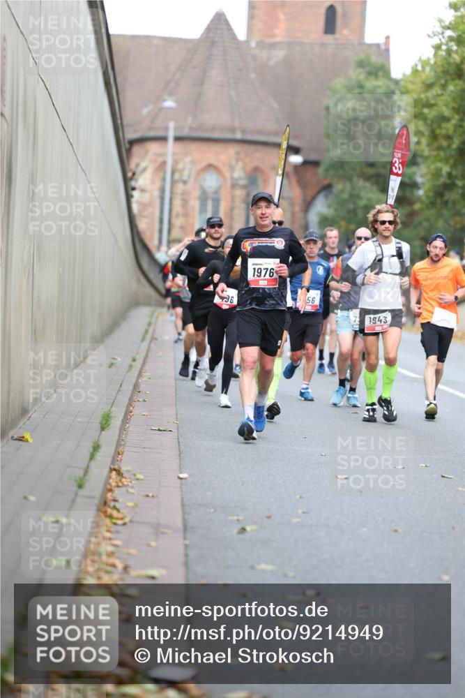 05.10.2025 - 20. swb-Marathon Bremen Michael Strokosch http://msf.ph/oto/9214949 05.10.2025 12:40:41 Laufen 96, 1976, 8, 56, 1943 meine-sportfotos.de