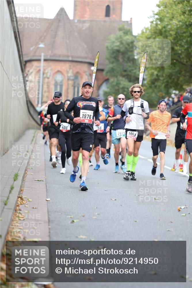05.10.2025 - 20. swb-Marathon Bremen Michael Strokosch http://msf.ph/oto/9214950 05.10.2025 12:40:41 Laufen 496, 1976, 756, 7975, 1943 meine-sportfotos.de
