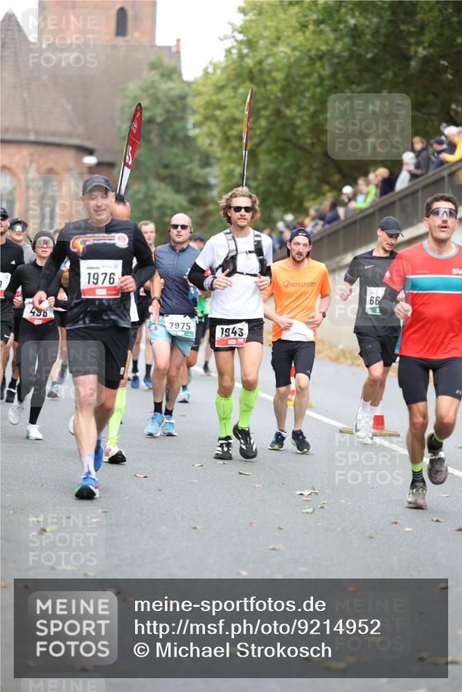 05.10.2025 - 20. swb-Marathon Bremen Michael Strokosch http://msf.ph/oto/9214952 05.10.2025 12:40:43 Laufen 496, 1976, 7975, 1943, 66 meine-sportfotos.de