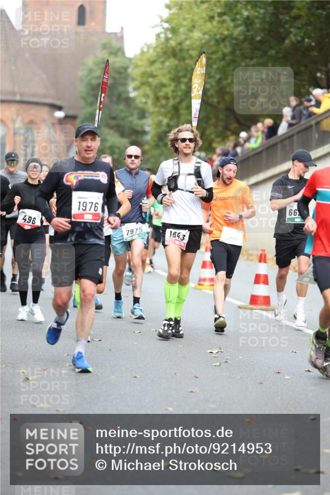 05.10.2025 - 20. swb-Marathon Bremen Michael Strokosch http://msf.ph/oto/9214953 05.10.2025 12:40:43 Laufen 496, 1976, 7975, 1943, 3, 4, 66 meine-sportfotos.de