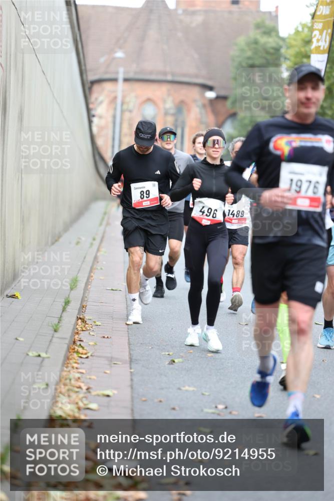 05.10.2025 - 20. swb-Marathon Bremen Michael Strokosch http://msf.ph/oto/9214955 05.10.2025 12:40:44 Laufen 3, 45, 89, 496, 1489, 1976 meine-sportfotos.de
