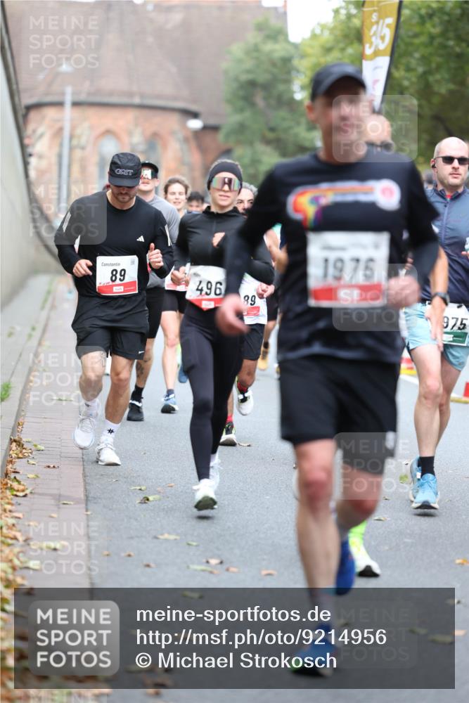 05.10.2025 - 20. swb-Marathon Bremen Michael Strokosch http://msf.ph/oto/9214956 05.10.2025 12:40:45 Laufen 89, 496, 89, 35, 1976, 975 meine-sportfotos.de