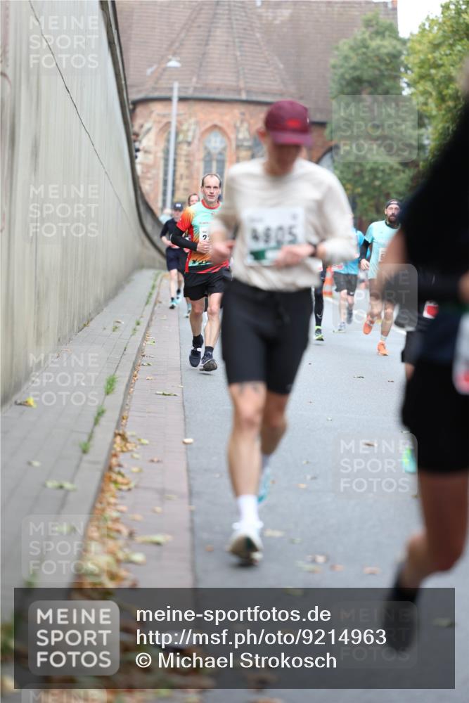 05.10.2025 - 20. swb-Marathon Bremen Michael Strokosch http://msf.ph/oto/9214963 05.10.2025 12:40:49 Laufen 4805 meine-sportfotos.de