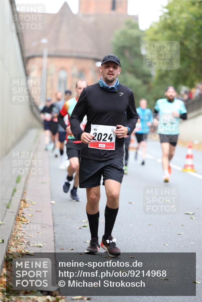 05.10.2025 - 20. swb-Marathon Bremen Michael Strokosch http://msf.ph/oto/9214968 05.10.2025 12:40:51 Laufen 00506, 2024 meine-sportfotos.de