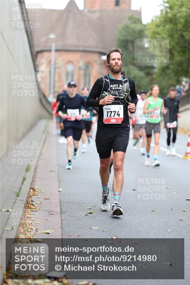 05.10.2025 - 20. swb-Marathon Bremen Michael Strokosch http://msf.ph/oto/9214980 05.10.2025 12:40:57 Laufen 1774 meine-sportfotos.de