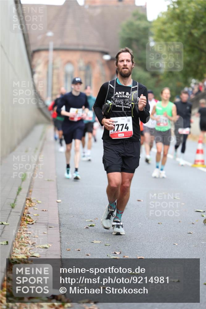05.10.2025 - 20. swb-Marathon Bremen Michael Strokosch http://msf.ph/oto/9214981 05.10.2025 12:40:57 Laufen 1774 meine-sportfotos.de