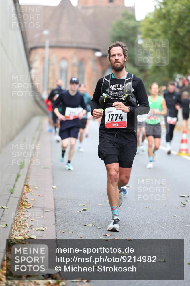 05.10.2025 - 20. swb-Marathon Bremen Michael Strokosch http://msf.ph/oto/9214982 05.10.2025 12:40:58 Laufen 1774 meine-sportfotos.de