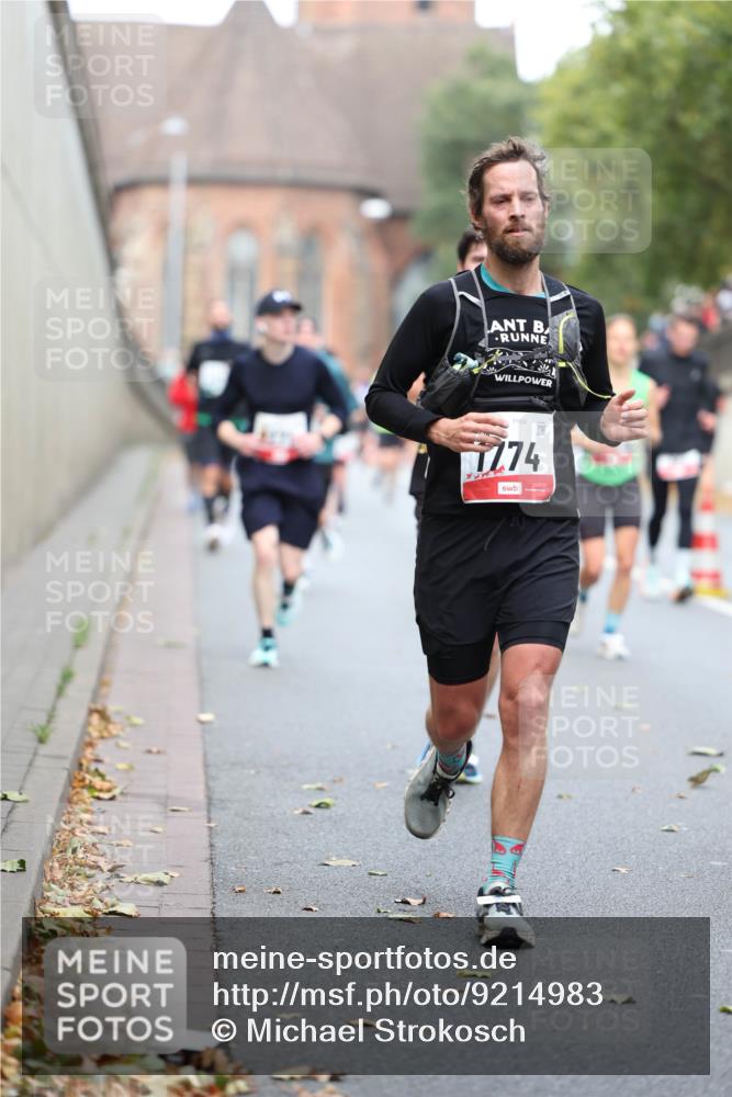 05.10.2025 - 20. swb-Marathon Bremen Michael Strokosch http://msf.ph/oto/9214983 05.10.2025 12:40:58 Laufen 174 meine-sportfotos.de