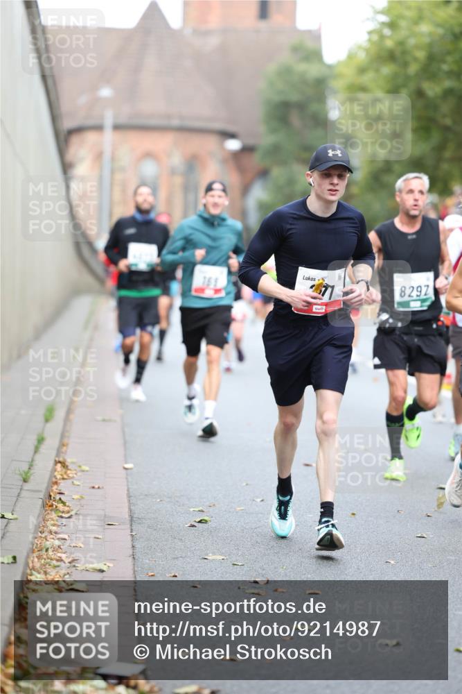05.10.2025 - 20. swb-Marathon Bremen Michael Strokosch http://msf.ph/oto/9214987 05.10.2025 12:41:01 Laufen 169, 8292 meine-sportfotos.de