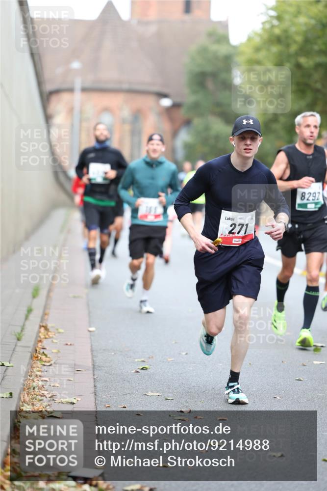 05.10.2025 - 20. swb-Marathon Bremen Michael Strokosch http://msf.ph/oto/9214988 05.10.2025 12:41:01 Laufen 271, 8292 meine-sportfotos.de