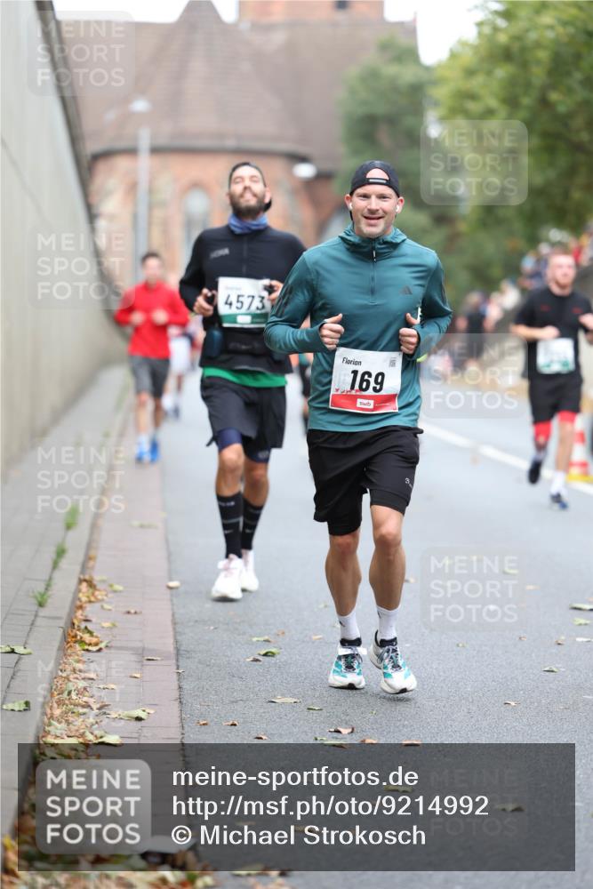 05.10.2025 - 20. swb-Marathon Bremen Michael Strokosch http://msf.ph/oto/9214992 05.10.2025 12:41:03 Laufen 4573, 169, 998 meine-sportfotos.de