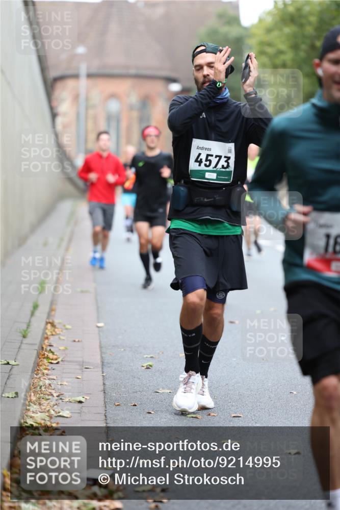05.10.2025 - 20. swb-Marathon Bremen Michael Strokosch http://msf.ph/oto/9214995 05.10.2025 12:41:04 Laufen 4573, 18 meine-sportfotos.de