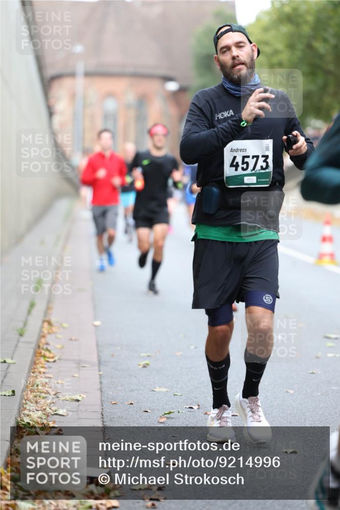 05.10.2025 - 20. swb-Marathon Bremen Michael Strokosch http://msf.ph/oto/9214996 05.10.2025 12:41:04 Laufen 4573 meine-sportfotos.de