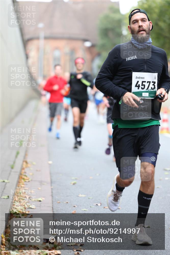 05.10.2025 - 20. swb-Marathon Bremen Michael Strokosch http://msf.ph/oto/9214997 05.10.2025 12:41:05 Laufen 4573 meine-sportfotos.de