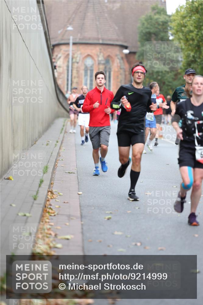 05.10.2025 - 20. swb-Marathon Bremen Michael Strokosch http://msf.ph/oto/9214999 05.10.2025 12:41:06 Laufen 8238 meine-sportfotos.de