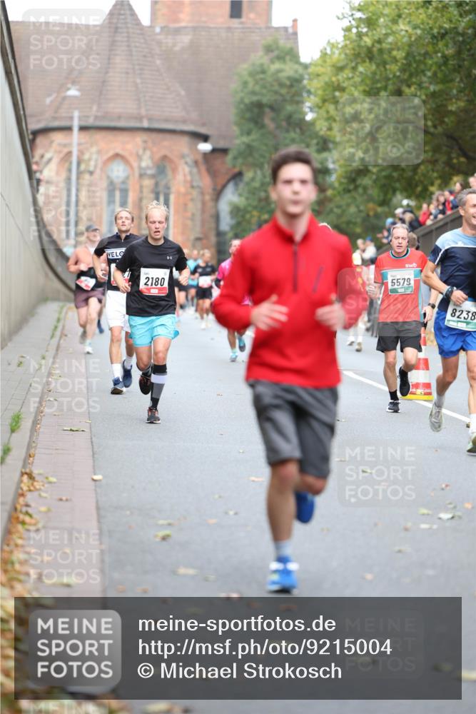 05.10.2025 - 20. swb-Marathon Bremen Michael Strokosch http://msf.ph/oto/9215004 05.10.2025 12:41:09 Laufen 2180, 5579, 8238 meine-sportfotos.de