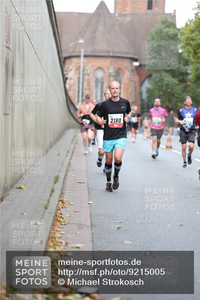 05.10.2025 - 20. swb-Marathon Bremen Michael Strokosch http://msf.ph/oto/9215005 05.10.2025 12:41:10 Laufen 2180, 3944 meine-sportfotos.de