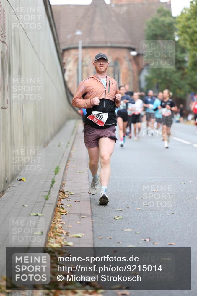 05.10.2025 - 20. swb-Marathon Bremen Michael Strokosch http://msf.ph/oto/9215014 05.10.2025 12:41:17 Laufen 60 meine-sportfotos.de