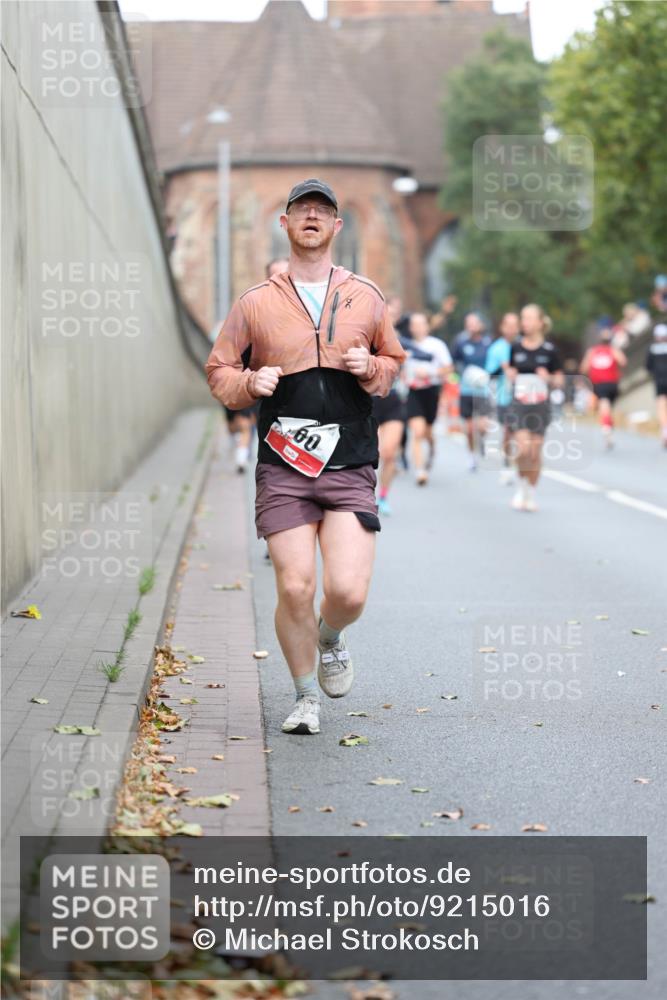 05.10.2025 - 20. swb-Marathon Bremen Michael Strokosch http://msf.ph/oto/9215016 05.10.2025 12:41:17 Laufen 60 meine-sportfotos.de