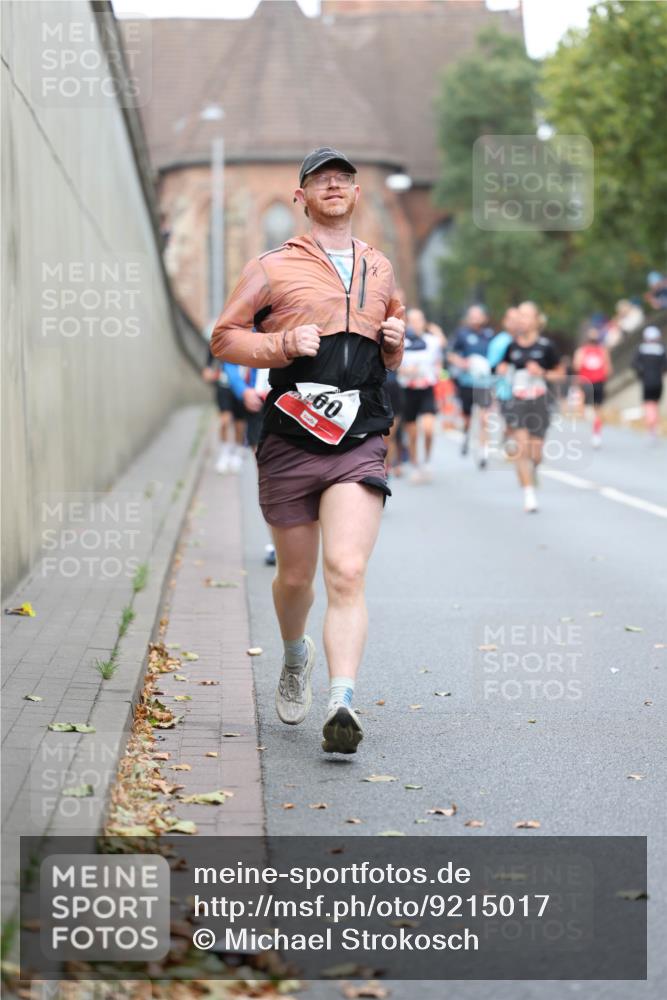 05.10.2025 - 20. swb-Marathon Bremen Michael Strokosch http://msf.ph/oto/9215017 05.10.2025 12:41:17 Laufen 60 meine-sportfotos.de