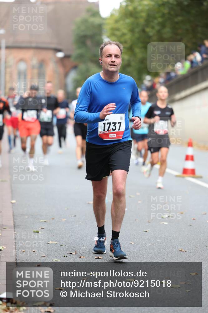 05.10.2025 - 20. swb-Marathon Bremen Michael Strokosch http://msf.ph/oto/9215018 05.10.2025 12:41:21 Laufen 1737 meine-sportfotos.de