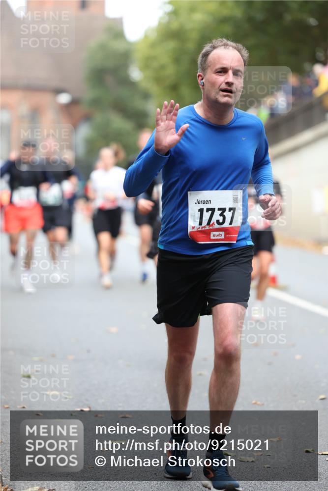 05.10.2025 - 20. swb-Marathon Bremen Michael Strokosch http://msf.ph/oto/9215021 05.10.2025 12:41:22 Laufen 1737 meine-sportfotos.de