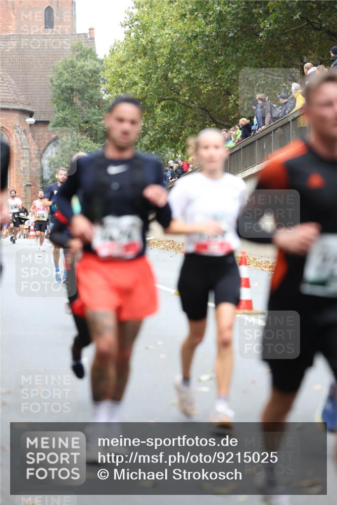 05.10.2025 - 20. swb-Marathon Bremen Michael Strokosch http://msf.ph/oto/9215025 05.10.2025 12:41:25 Laufen 4132 meine-sportfotos.de