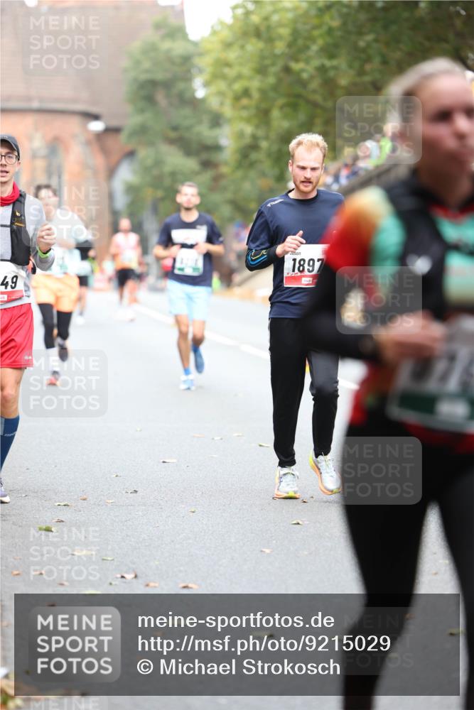 05.10.2025 - 20. swb-Marathon Bremen Michael Strokosch http://msf.ph/oto/9215029 05.10.2025 12:41:27 Laufen 49, 1897, 7 meine-sportfotos.de