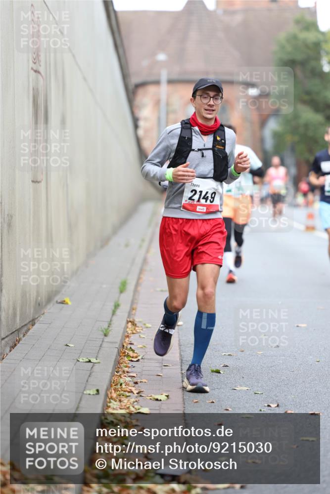 05.10.2025 - 20. swb-Marathon Bremen Michael Strokosch http://msf.ph/oto/9215030 05.10.2025 12:41:28 Laufen 2149 meine-sportfotos.de