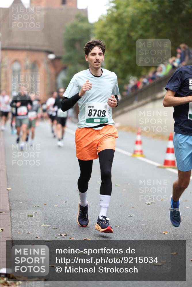 05.10.2025 - 20. swb-Marathon Bremen Michael Strokosch http://msf.ph/oto/9215034 05.10.2025 12:41:31 Laufen 8709 meine-sportfotos.de