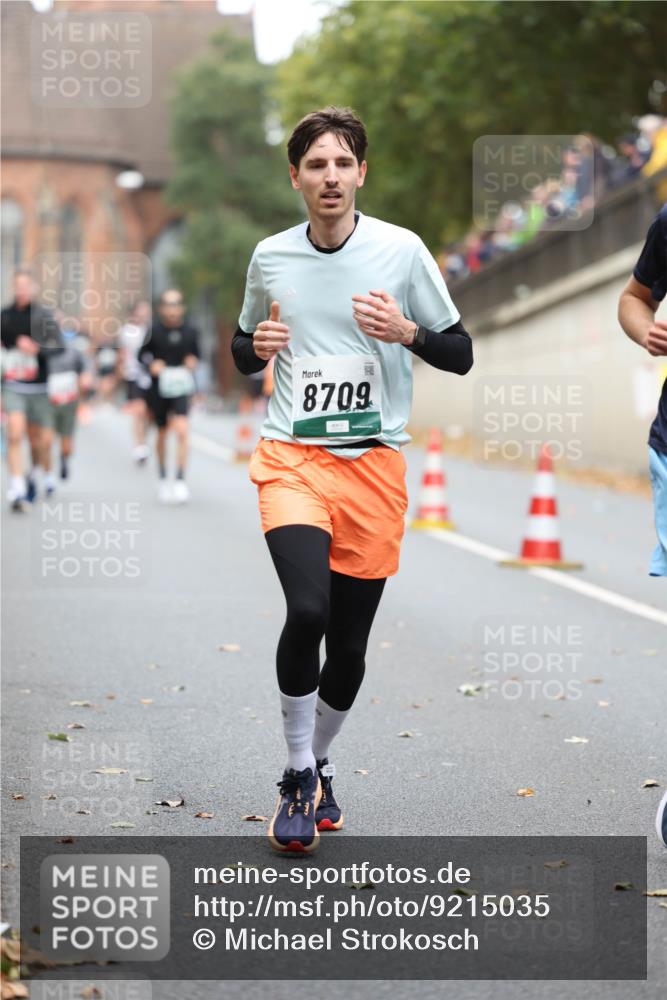 05.10.2025 - 20. swb-Marathon Bremen Michael Strokosch http://msf.ph/oto/9215035 05.10.2025 12:41:31 Laufen 8709 meine-sportfotos.de