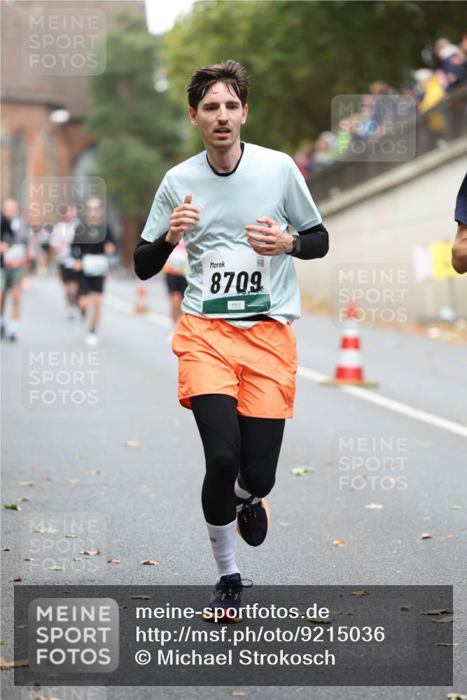 05.10.2025 - 20. swb-Marathon Bremen Michael Strokosch http://msf.ph/oto/9215036 05.10.2025 12:41:31 Laufen 8709 meine-sportfotos.de