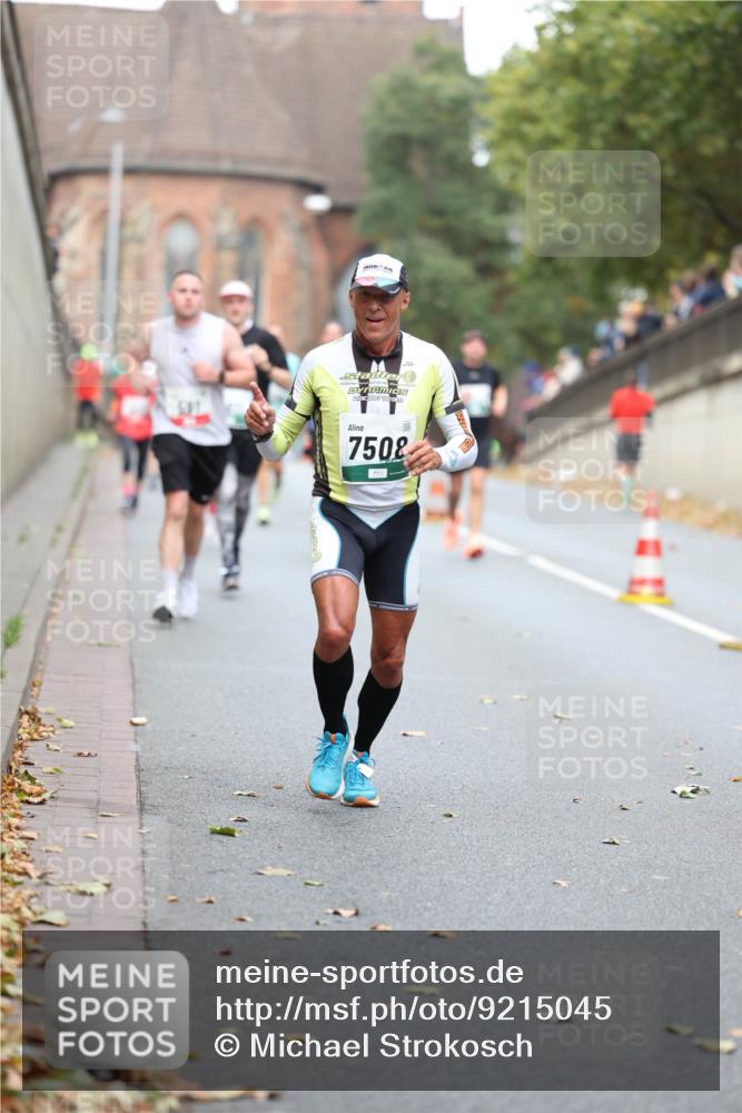 05.10.2025 - 20. swb-Marathon Bremen Michael Strokosch http://msf.ph/oto/9215045 05.10.2025 12:41:40 Laufen 7508 meine-sportfotos.de