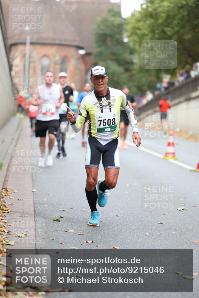 05.10.2025 - 20. swb-Marathon Bremen Michael Strokosch http://msf.ph/oto/9215046 05.10.2025 12:41:40 Laufen 7508 meine-sportfotos.de