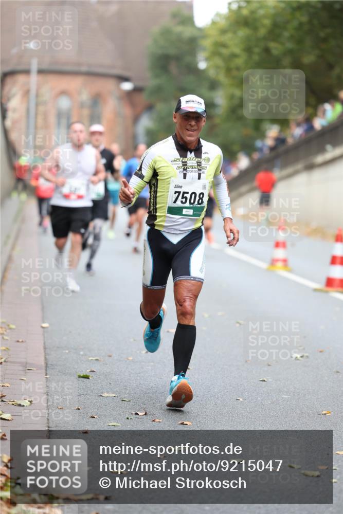 05.10.2025 - 20. swb-Marathon Bremen Michael Strokosch http://msf.ph/oto/9215047 05.10.2025 12:41:40 Laufen 7508 meine-sportfotos.de