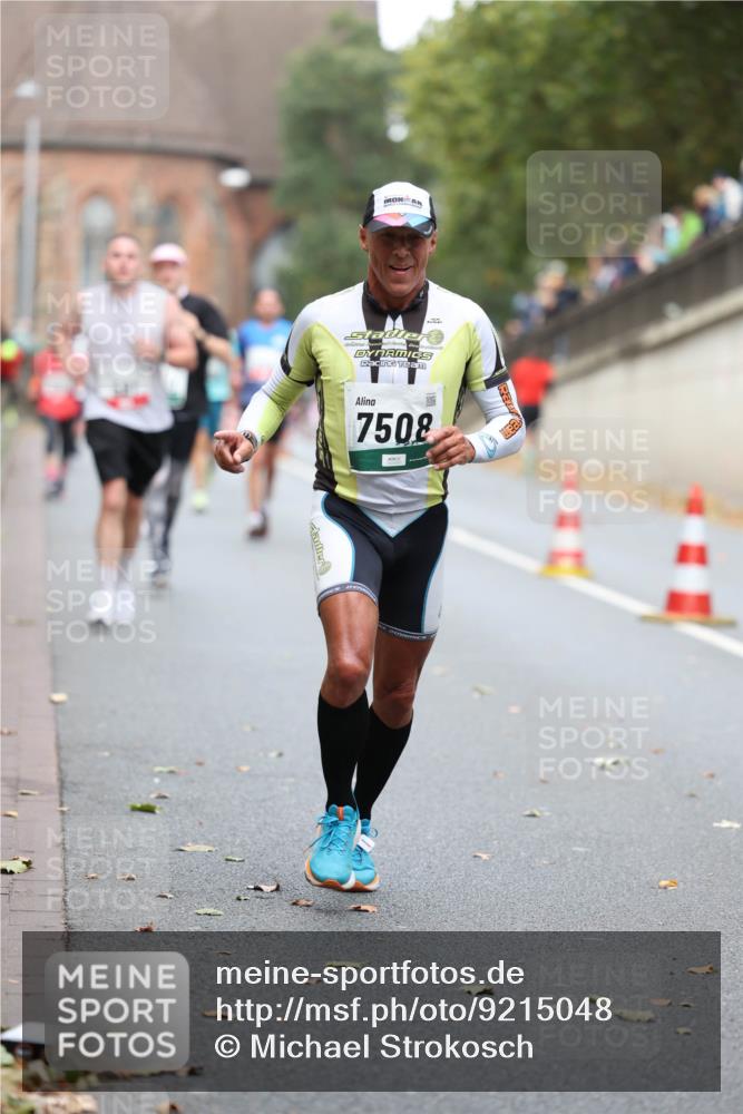 05.10.2025 - 20. swb-Marathon Bremen Michael Strokosch http://msf.ph/oto/9215048 05.10.2025 12:41:40 Laufen 7508 meine-sportfotos.de