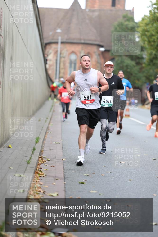 05.10.2025 - 20. swb-Marathon Bremen Michael Strokosch http://msf.ph/oto/9215052 05.10.2025 12:41:42 Laufen 591, 4611 meine-sportfotos.de