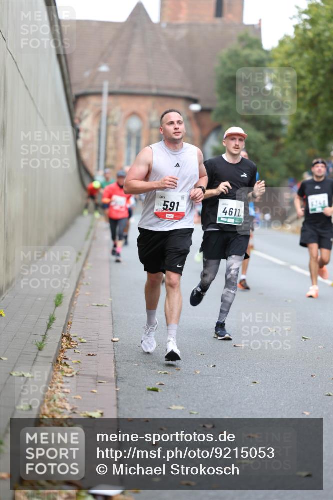 05.10.2025 - 20. swb-Marathon Bremen Michael Strokosch http://msf.ph/oto/9215053 05.10.2025 12:41:42 Laufen 6368, 4611, 591 meine-sportfotos.de