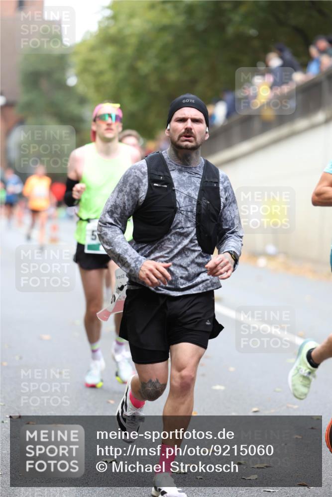 05.10.2025 - 20. swb-Marathon Bremen Michael Strokosch http://msf.ph/oto/9215060 05.10.2025 12:41:48 Laufen 912 meine-sportfotos.de