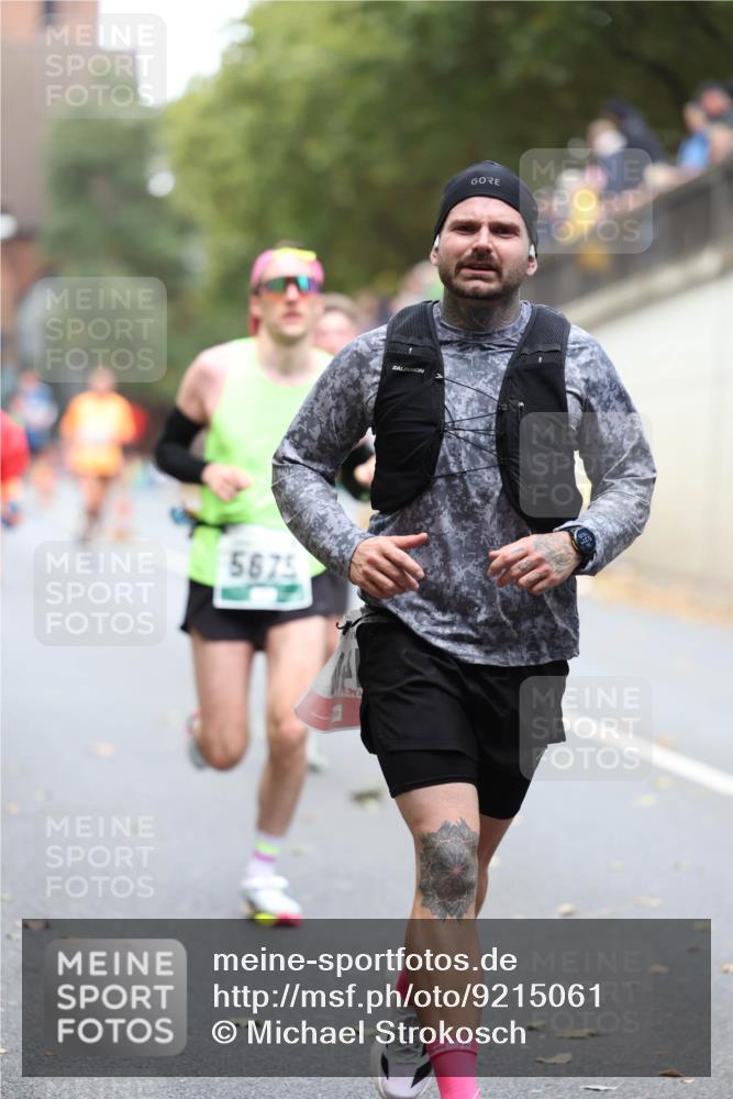 05.10.2025 - 20. swb-Marathon Bremen Michael Strokosch http://msf.ph/oto/9215061 05.10.2025 12:41:48 Laufen 5675 meine-sportfotos.de