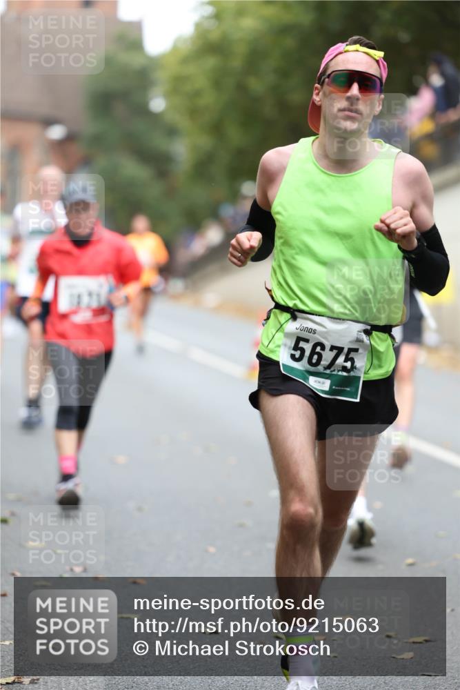 05.10.2025 - 20. swb-Marathon Bremen Michael Strokosch http://msf.ph/oto/9215063 05.10.2025 12:41:49 Laufen 5675 meine-sportfotos.de